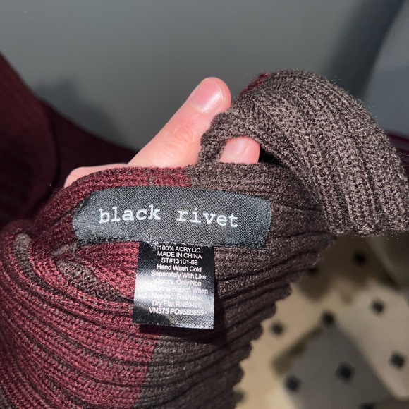 Black Rivet Ribbed Knit Scarf - Picture 3 of 3